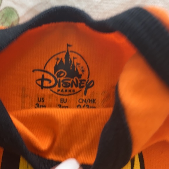 Disneypark halloween pumpkin onsie - Picture 2 of 3